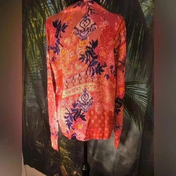 Venus Cardigan size Small - Picture 10 of 16